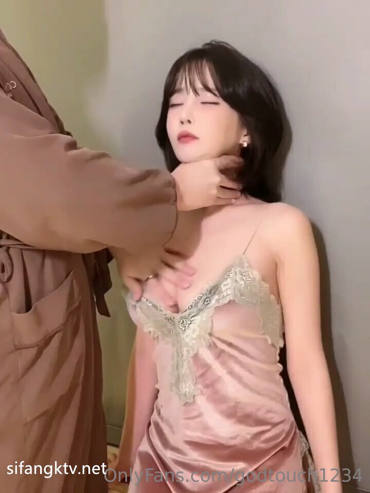 美艳金发妞体验肛门拳交